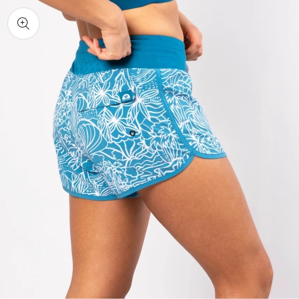 Rabbit Surf N Turf 2.5” Blue Sapphire Women's Athletic Shorts - Picture 10 of 10